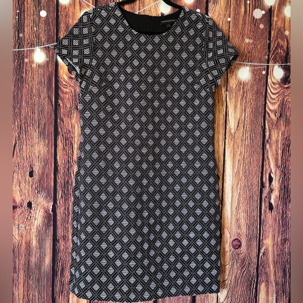 Banana Republic Black and White Patterned Shift Dress